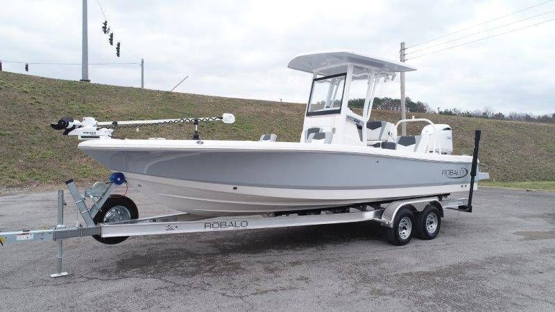 2026 Robalo 246 Cayman - 15