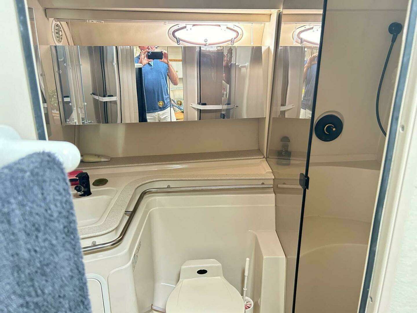 1997 Cruisers Yachts 4270 Esprit - Image 14