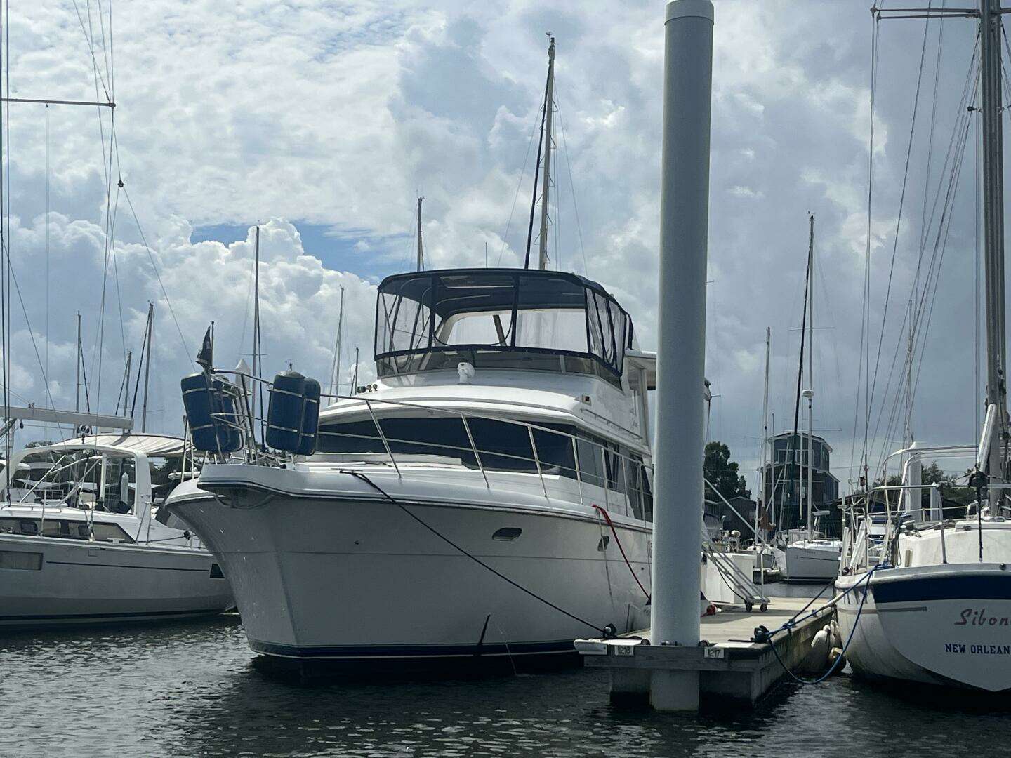 1995 Carver 440 Aft Cabin - Image 3