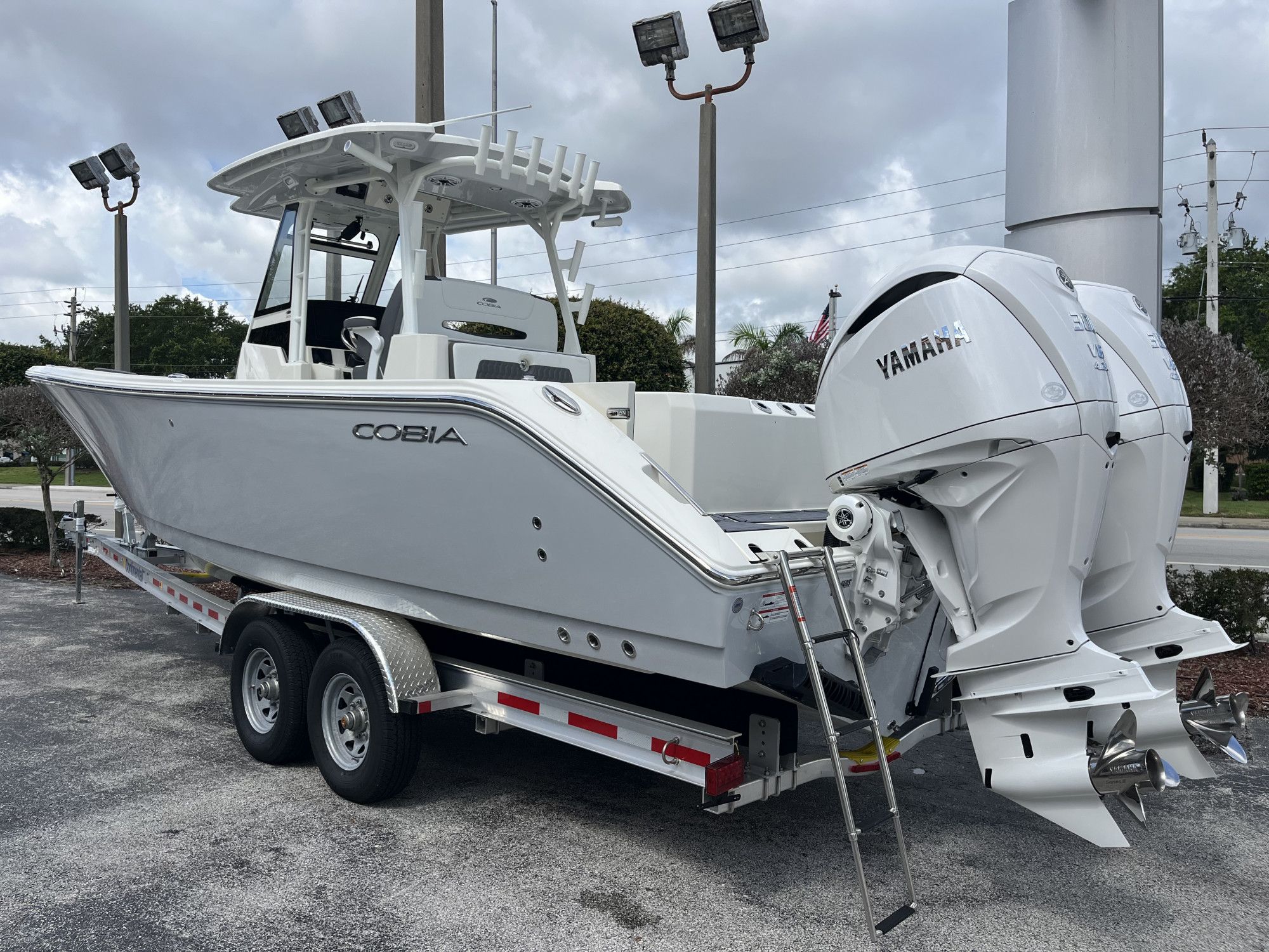 2026 Cobia 305 Center Console - 4