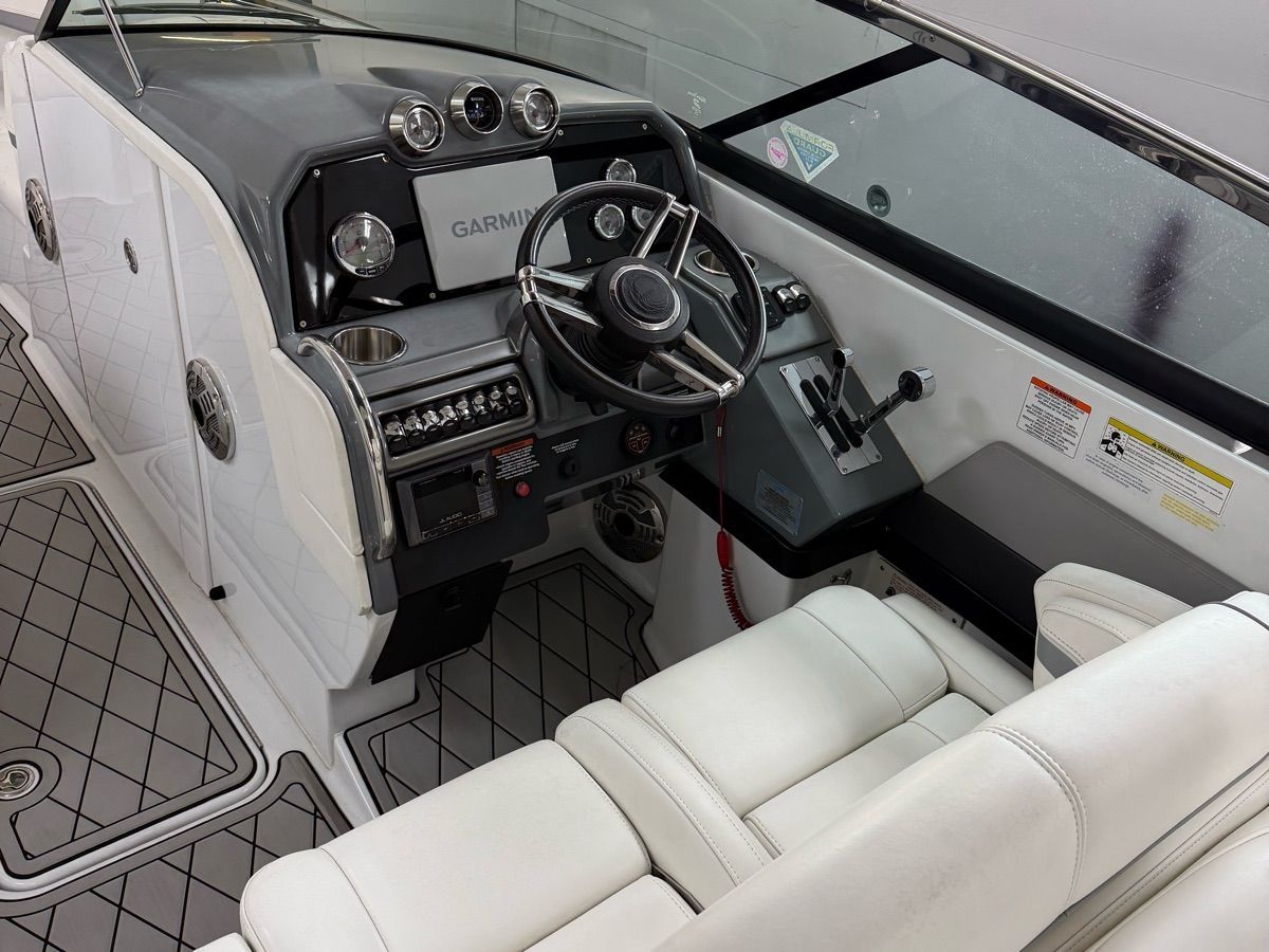 2014 Formula 290 Bowrider - 10
