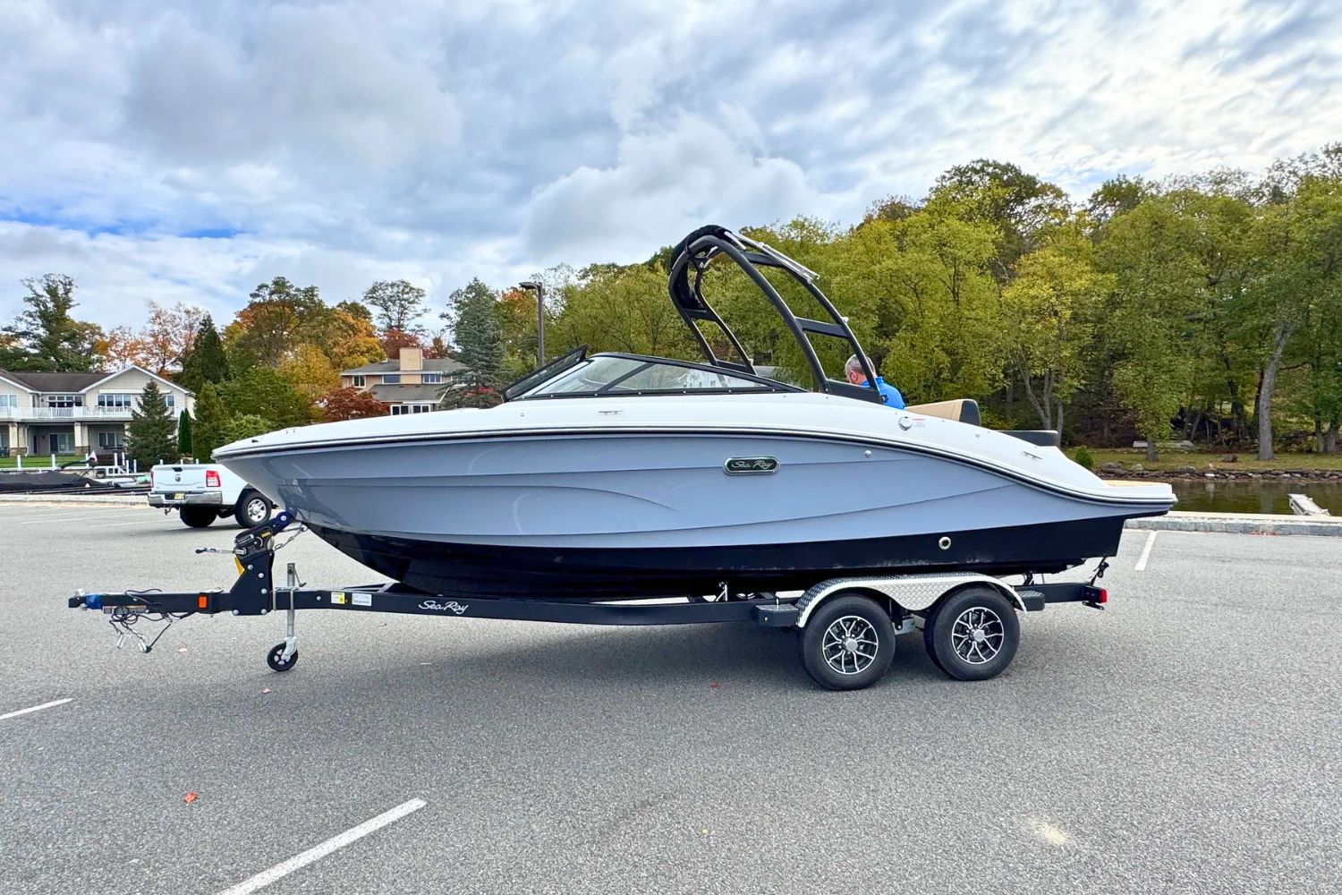 2026 Sea Ray SPX 210