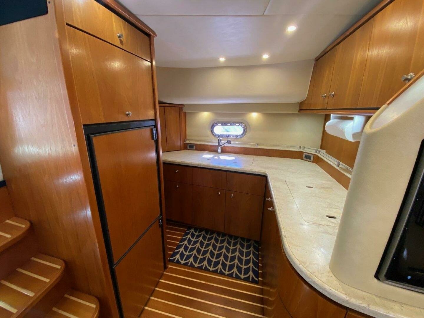2009 Tiara Yachts 4300 Sovran - Image 9