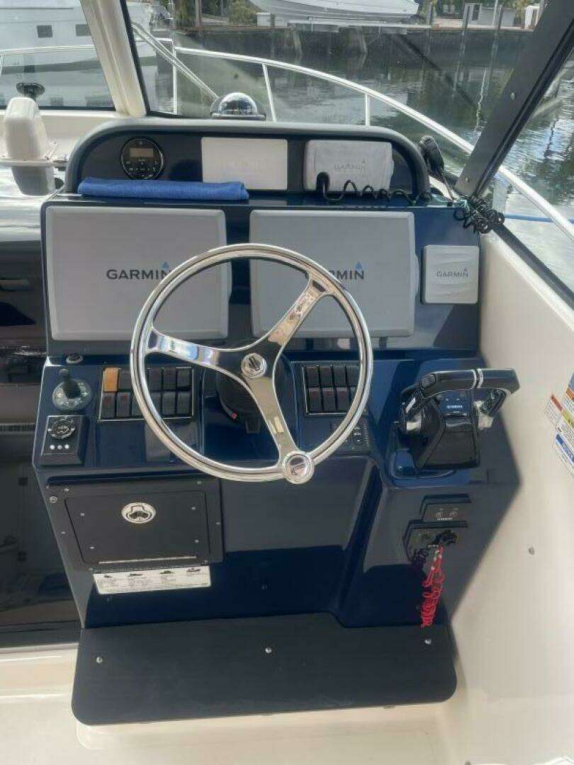 2014 Pursuit OS 315 - Image 29