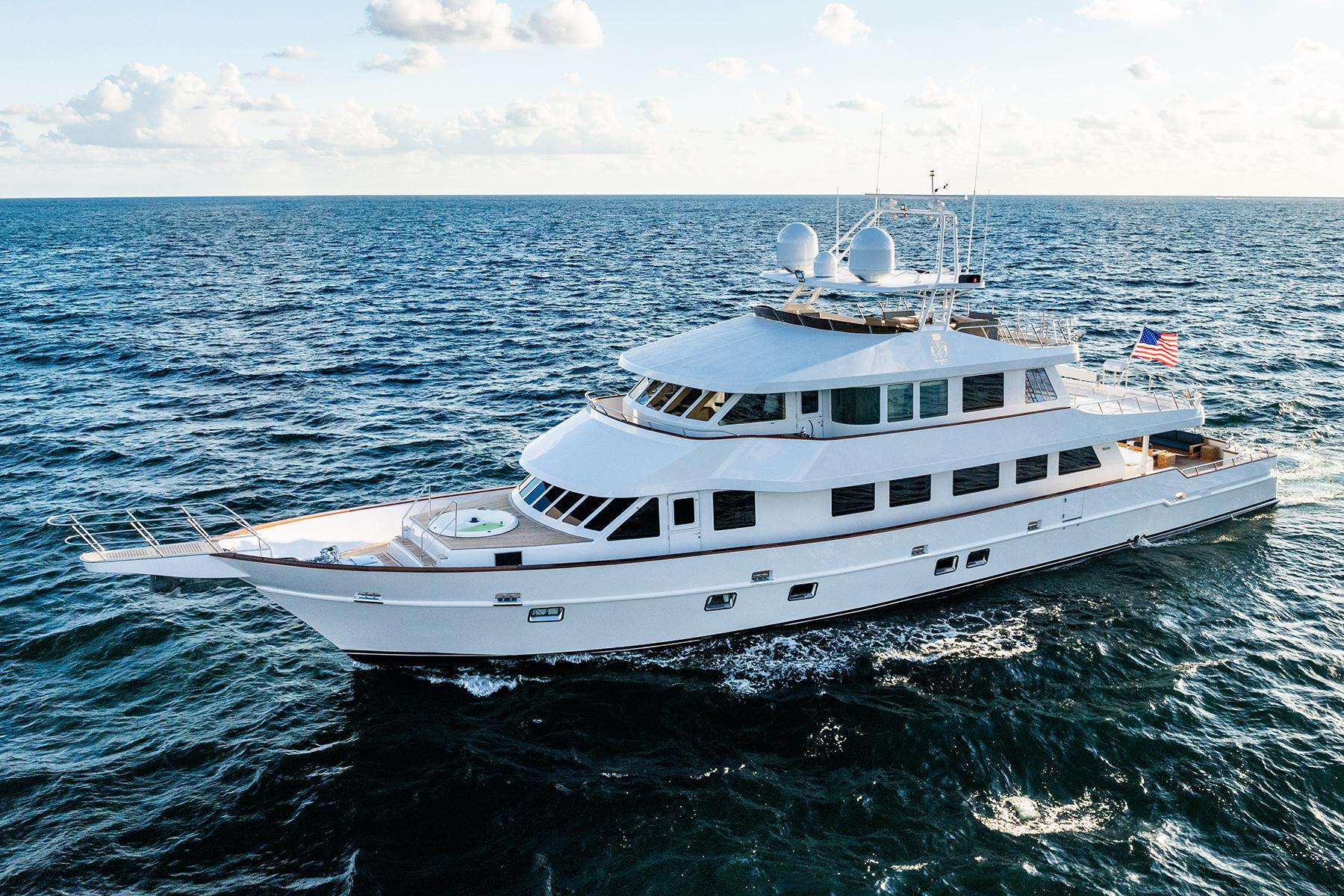 2009 Custom Crystal Motoryacht