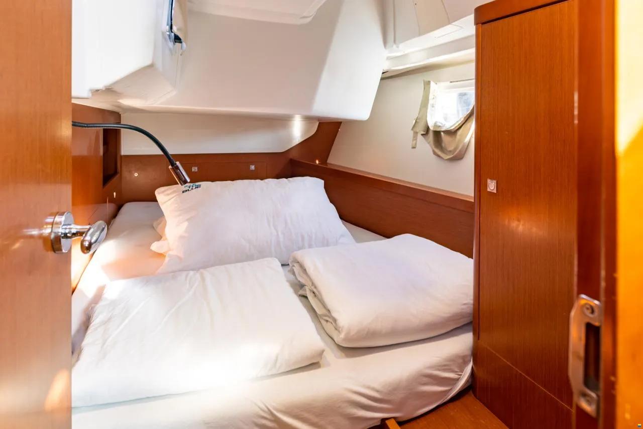 Cozy cabin interior of 2014 Beneteau Oceanis 41.1 yacht with comfortable bedding.