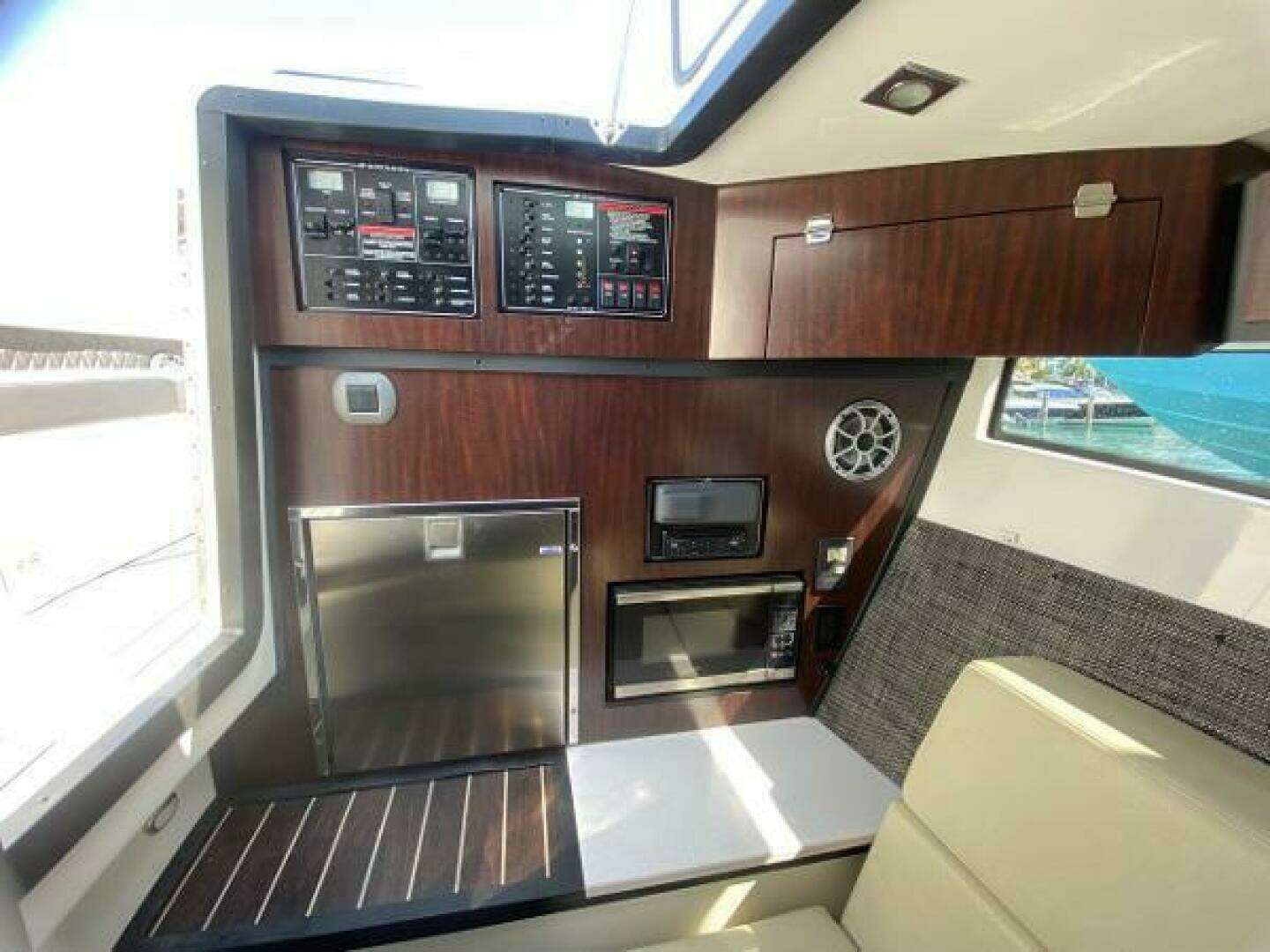 2018 Monterey 385 SE - Image 19