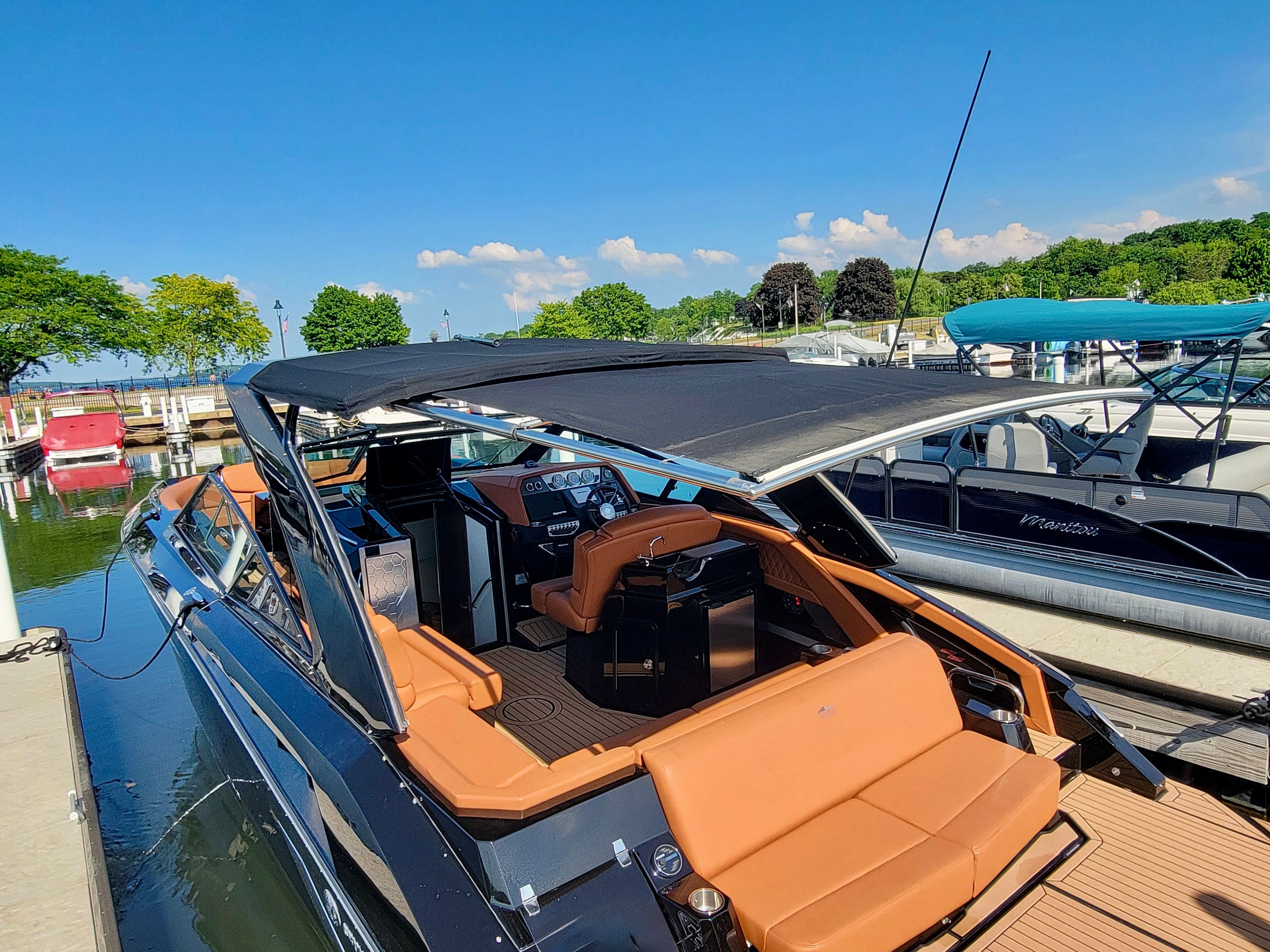 2020 Cruisers Yachts 338 CX South Beach Bow Rider - 14