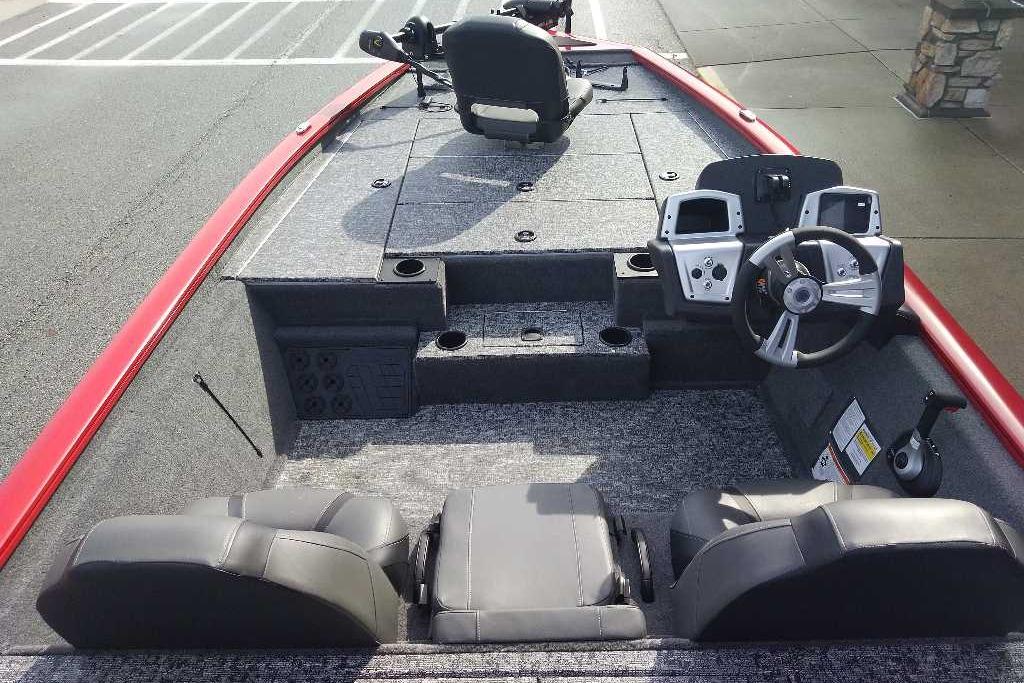 2026 Tracker Pro Team 195 boat interior with steering console and seating.