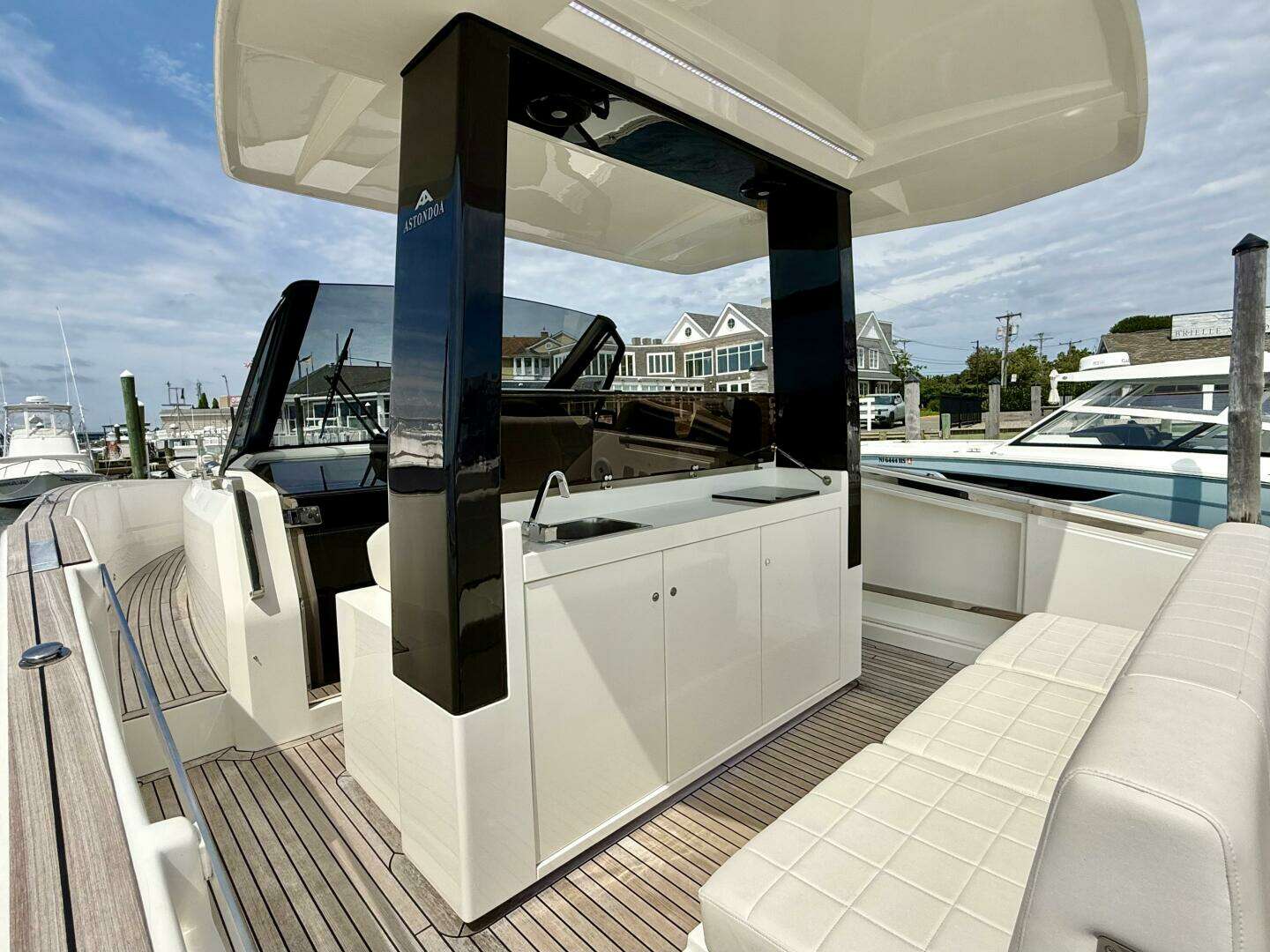 2023 Astondoa 377 Coupe Outboard - Image 21