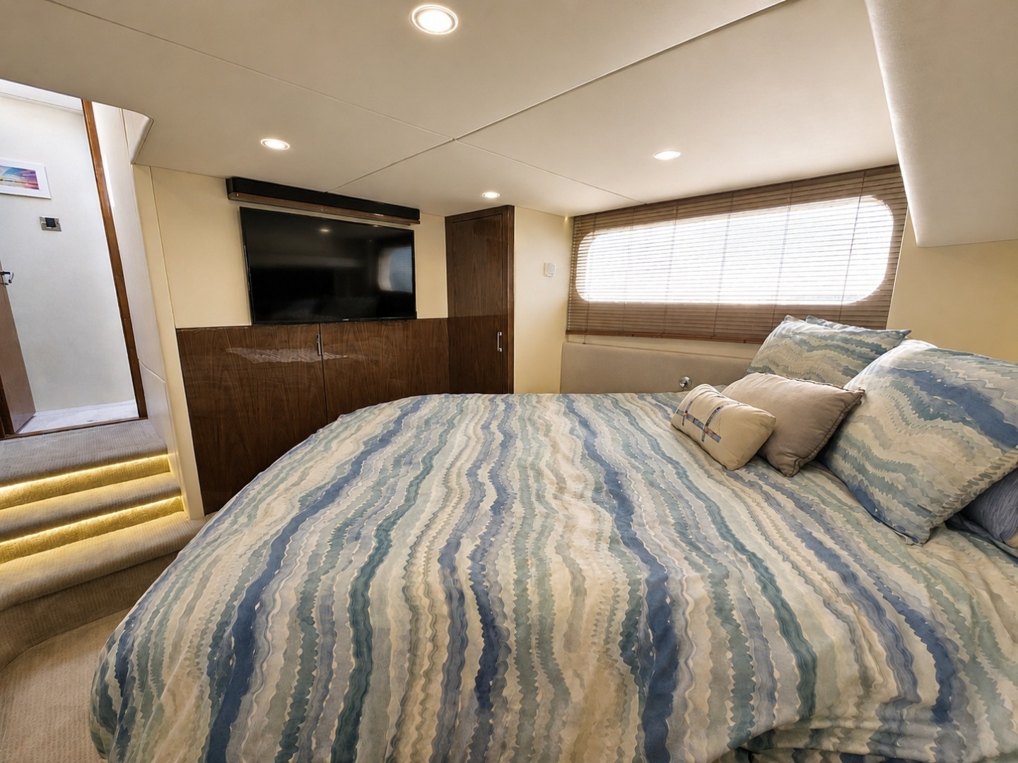2019 Sea Ray 520 Sundancer - Image 43