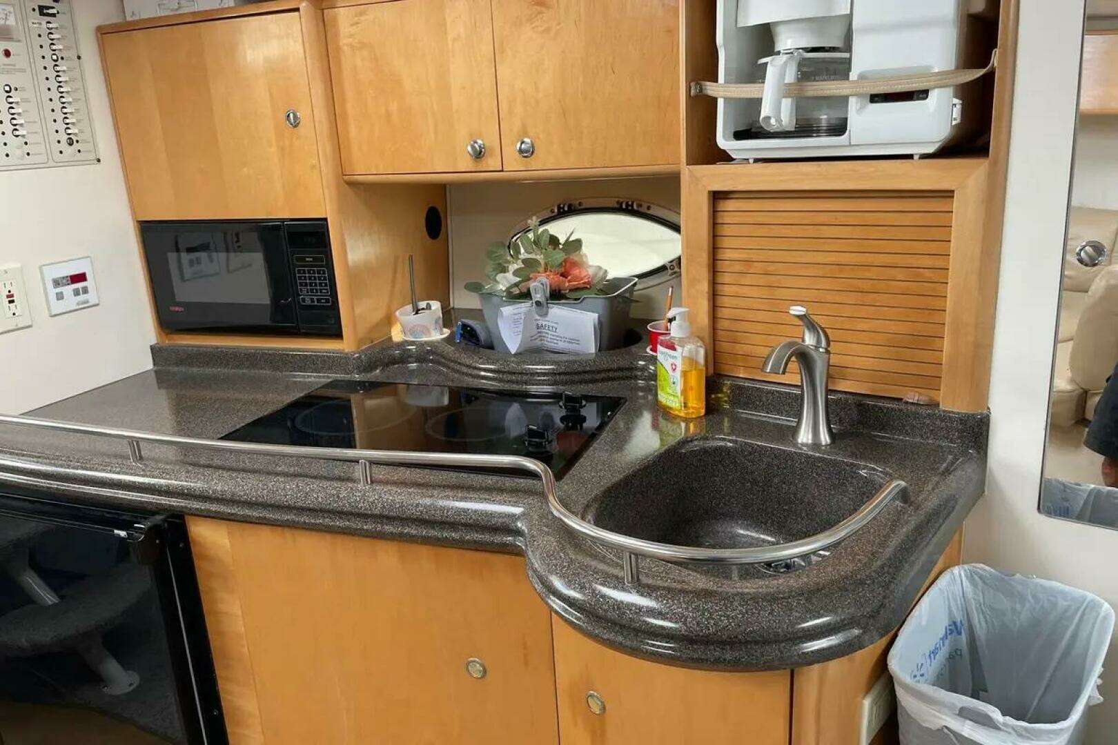2001 Larson Cabrio 330 - Image 5