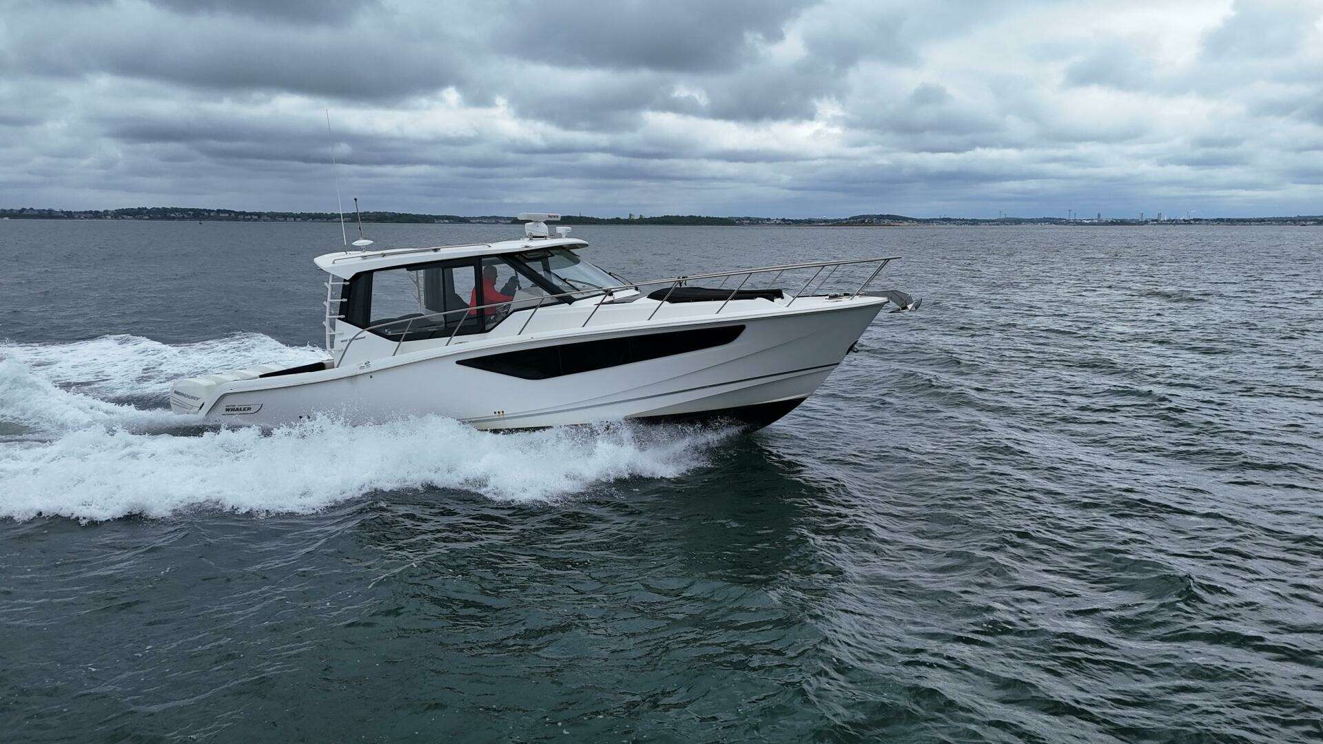 2021 Boston Whaler 405 Conquest - Image 14