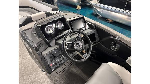 2025 Tahoe Pontoon Cascade Cruise Rear Bench dashboard with modern controls and steering wheel.