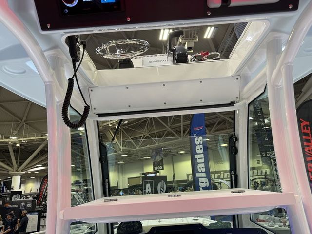 2026 Everglades 253 Center Console - 35