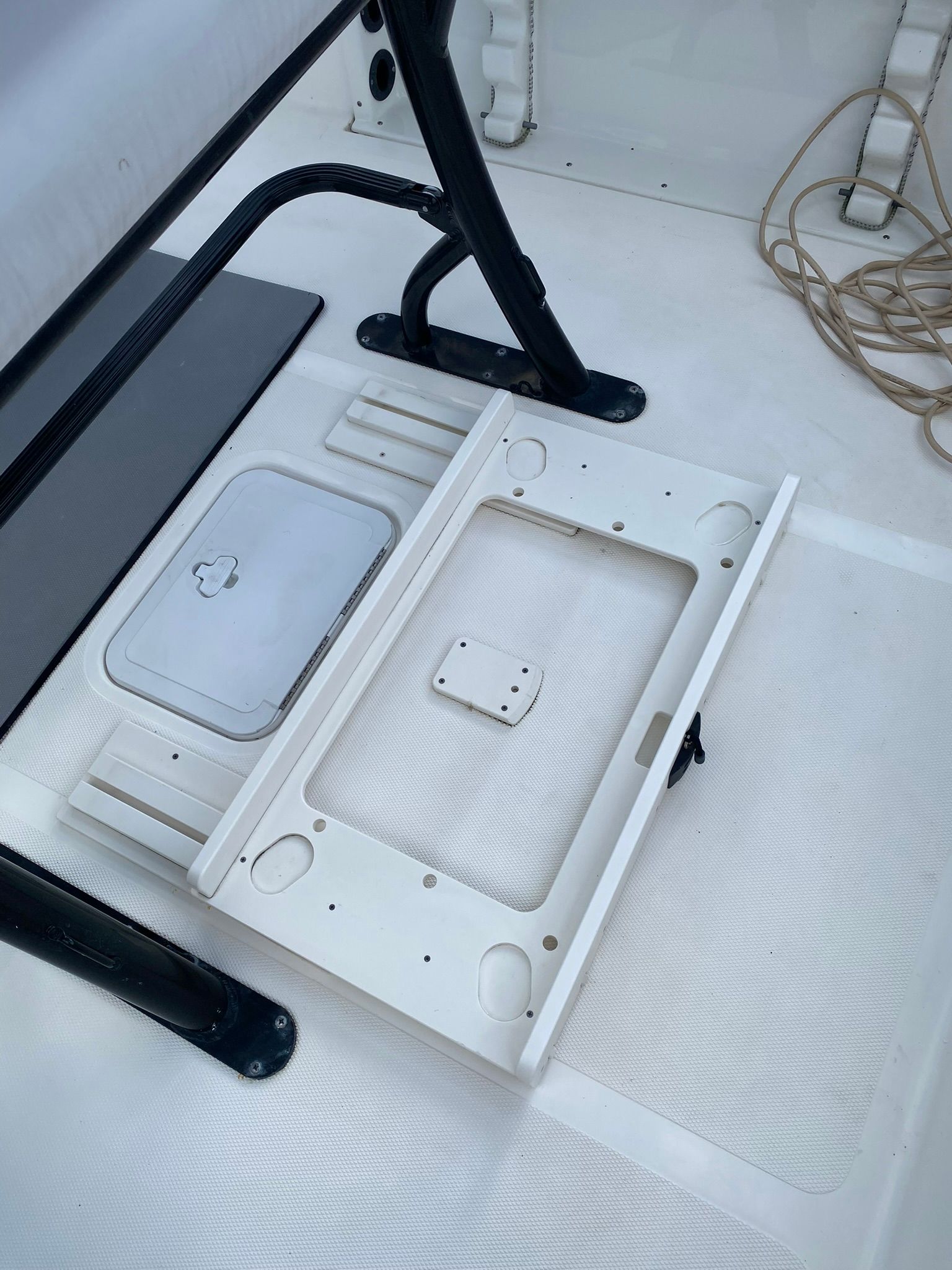 Interior of a 2021 NauticStar Legacy boat, seat mount and rope.