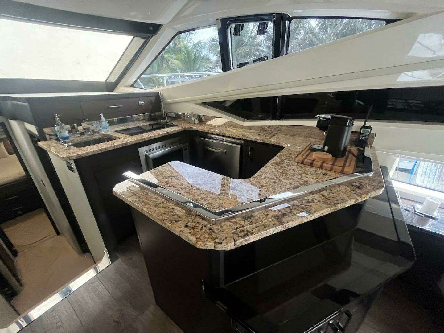 2017 Marquis 500 Sport Yacht - Image 35