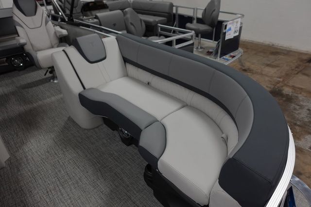 2025 Tahoe LTZ Versatile Rear Bench 23 FT - 4