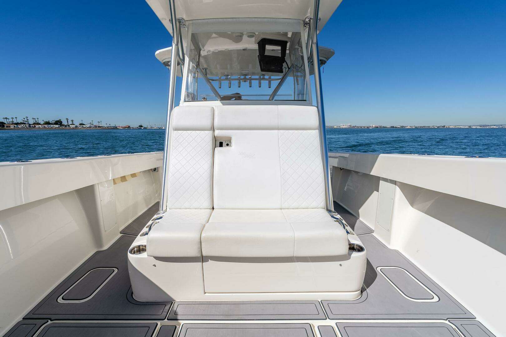 2018 SeaVee 370 Z - Image 9