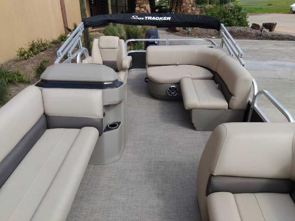 2025 Sun Tracker Party Barge 18 DLX with spacious seating and modern design.