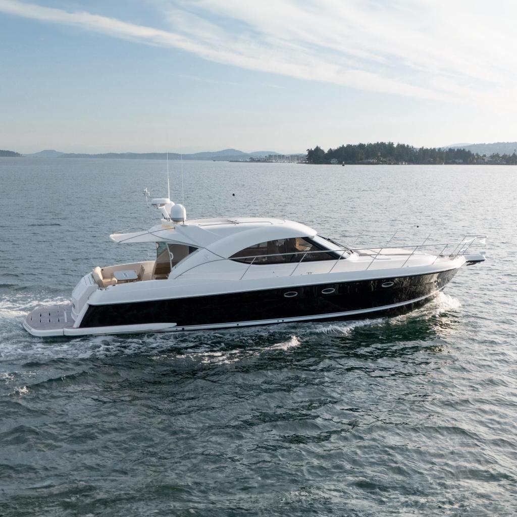 2011 Riviera 5000 Sport Yacht