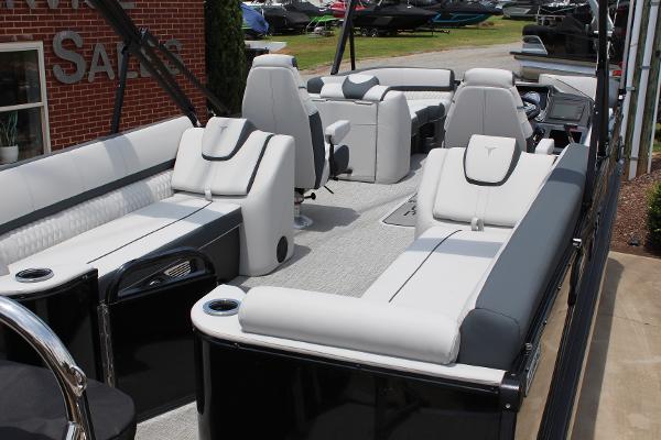 2025 Tahoe Pontoon Cascade Quad Lounger with luxurious seating and modern design.