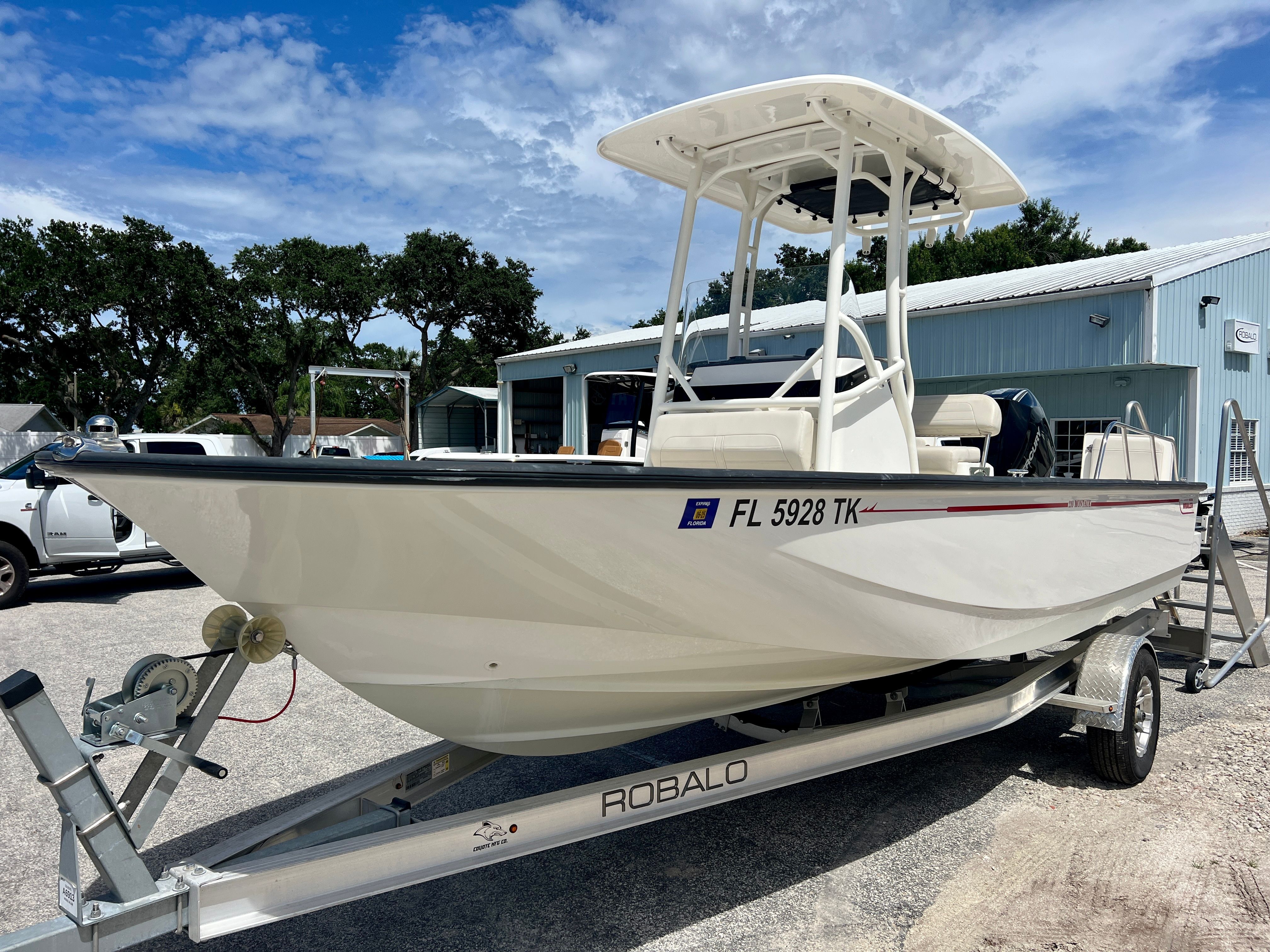 2023 Boston Whaler 210 Montauk - 4