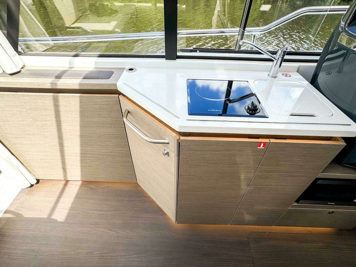 2025 Wellcraft 38 Explorer - Image 23