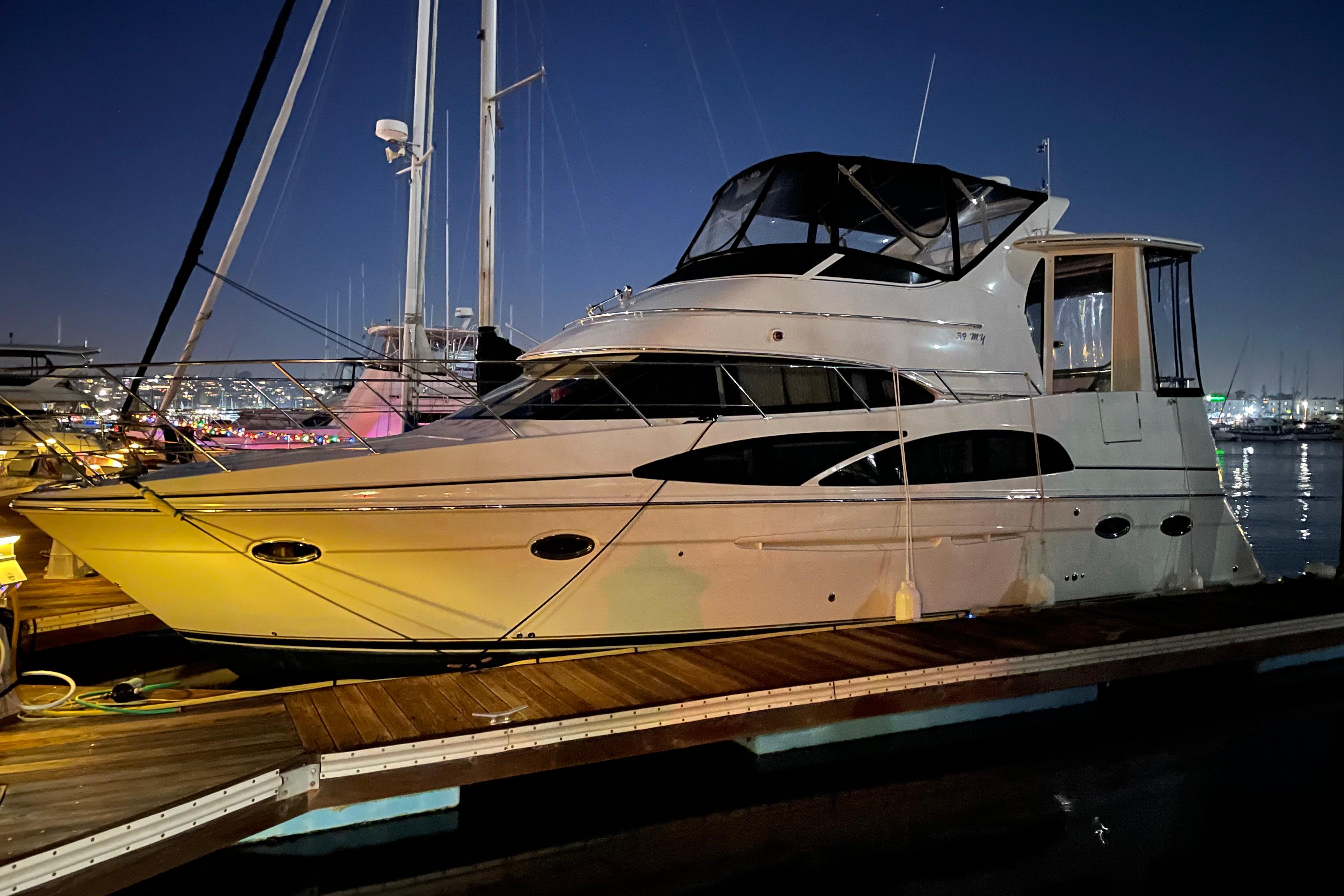 2006 Carver 39 Motor Yacht