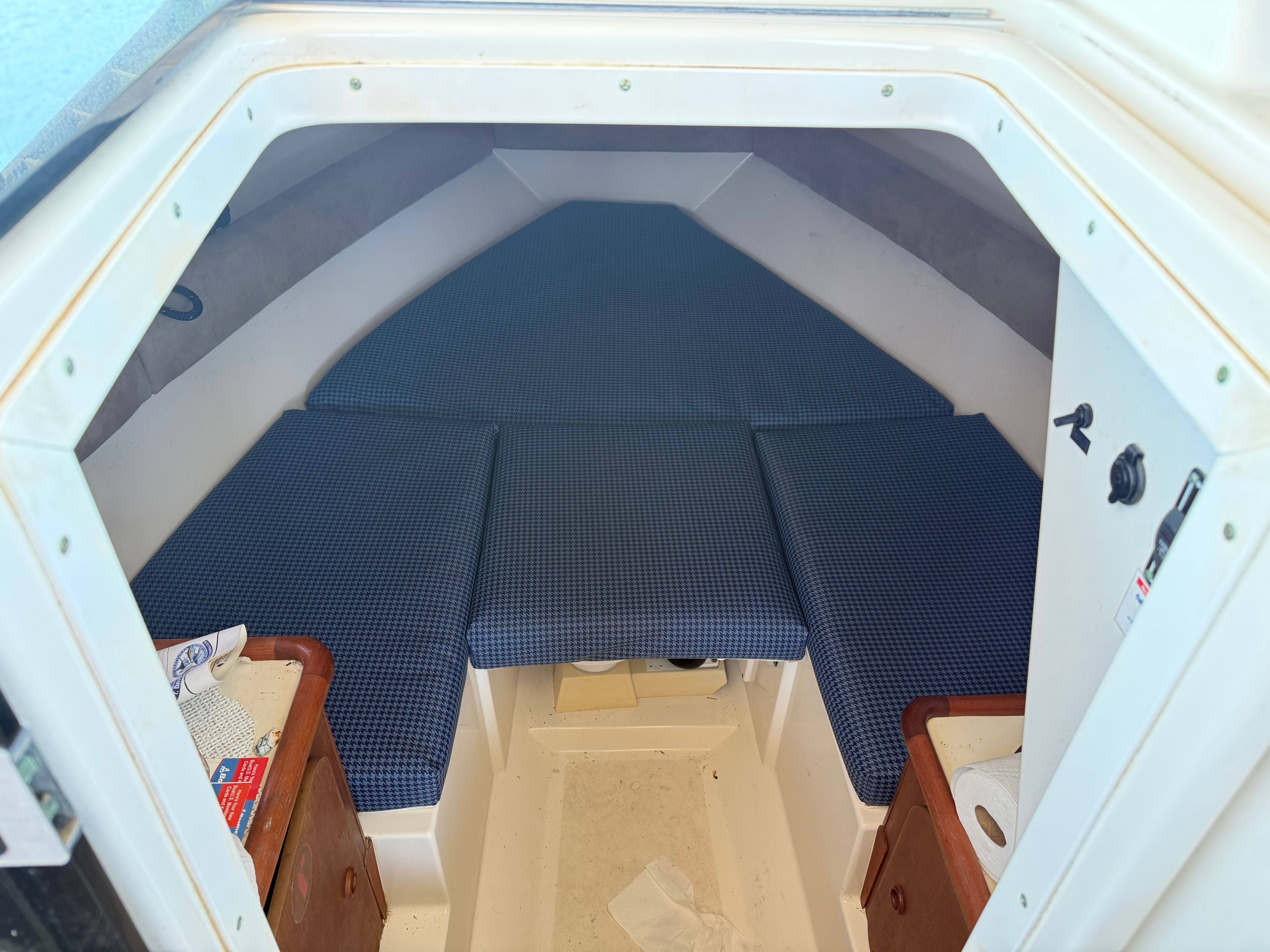 2005 Pursuit 2570 Offshore - 39