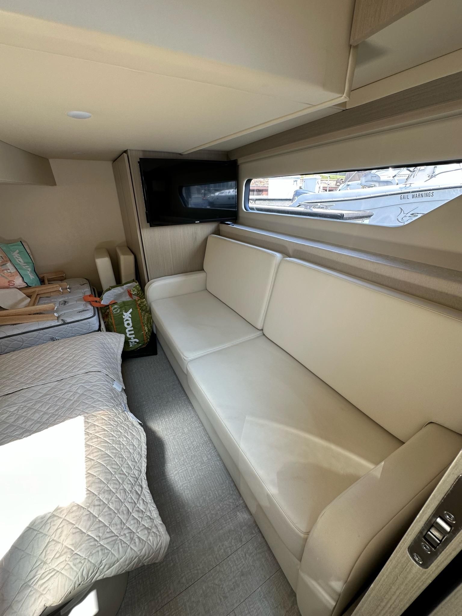 2021 Regal 42 Grande Coupe - 11