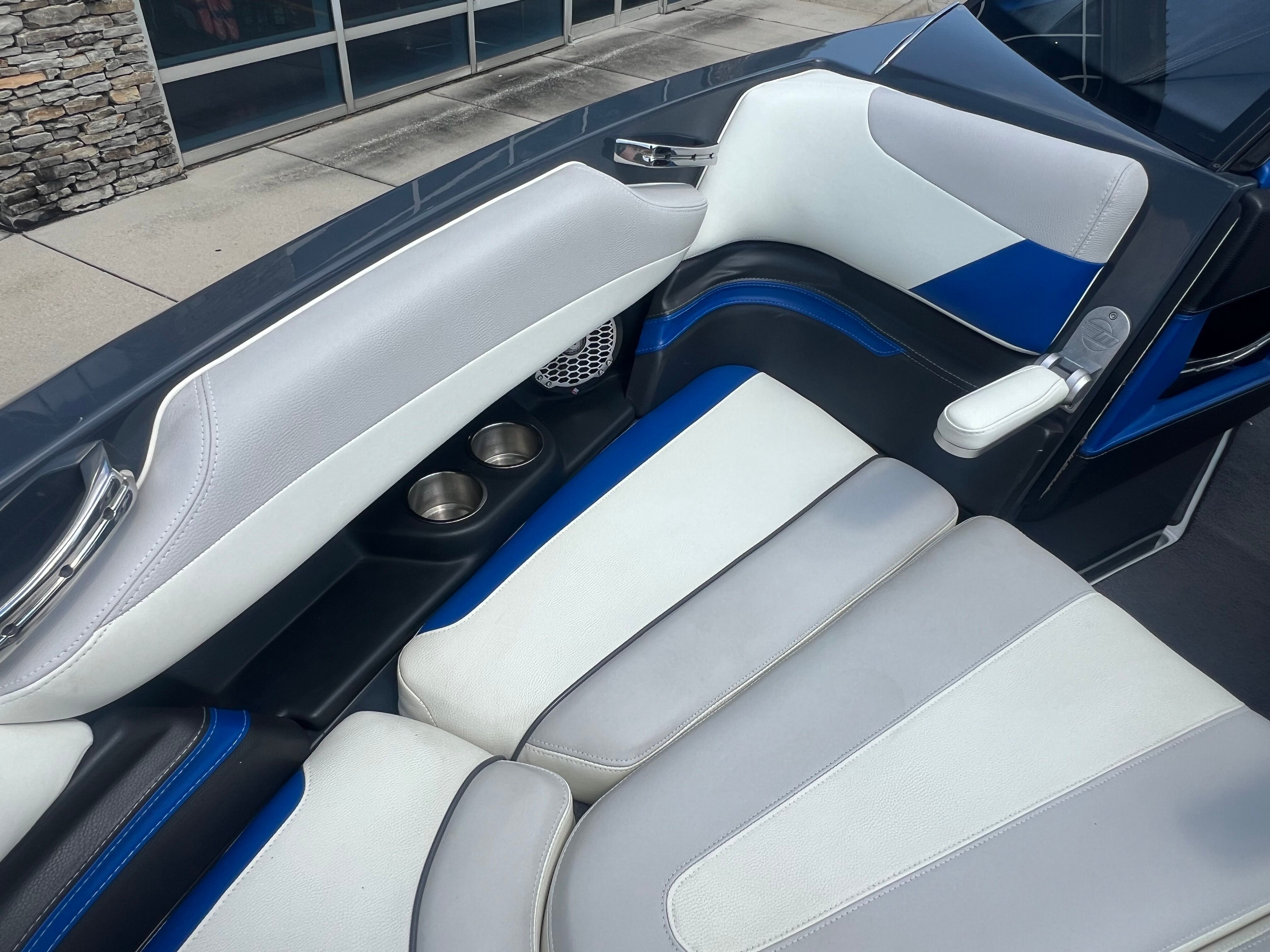 2014 MALIBU 23 LSV - Image 19