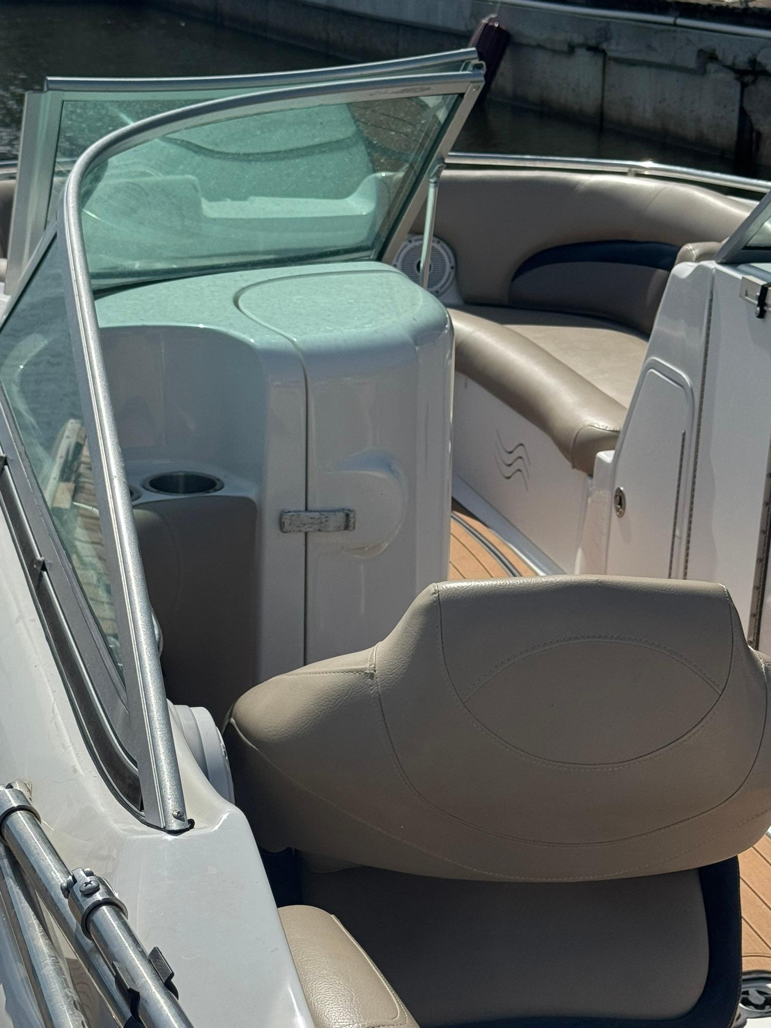 2017 Hurricane SunDeck 2400 OB - 12