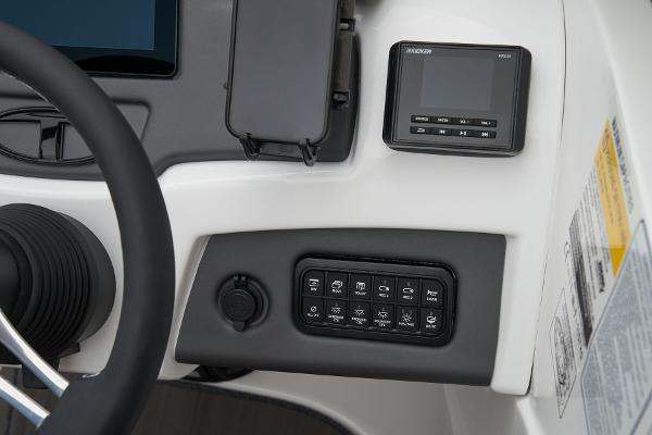 2025 Tahoe 210 S - 28