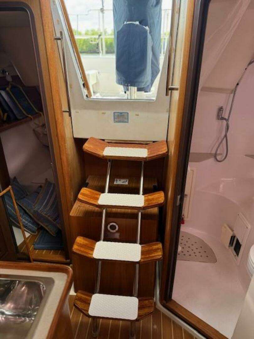 2012 Catalina 355 - Image 20