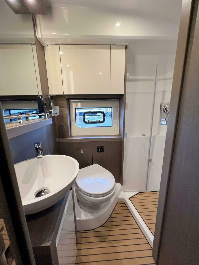 2024 Beneteau Gran Turismo 45 - Image 17