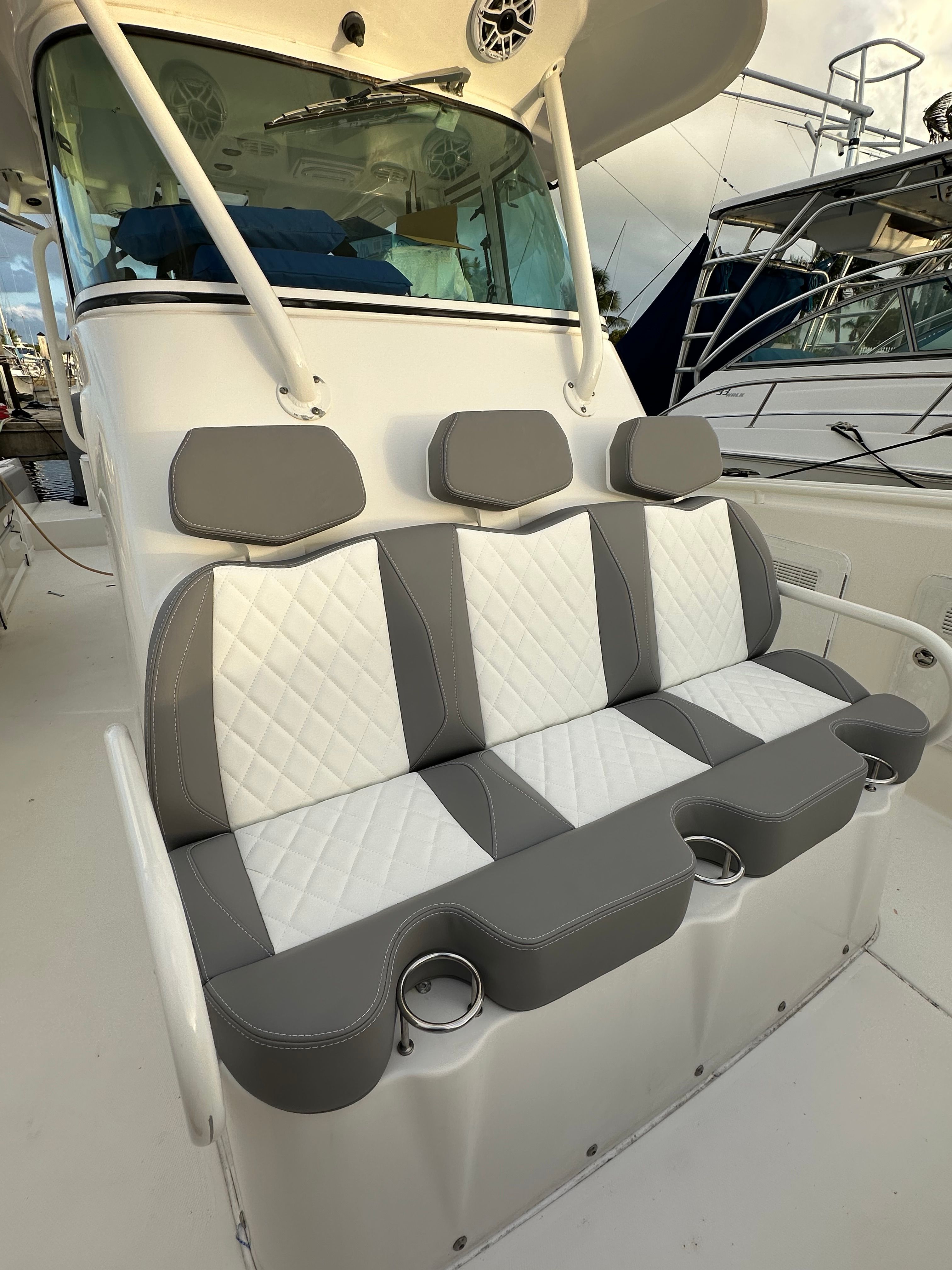 2009 Everglades 365 Center Console - 113