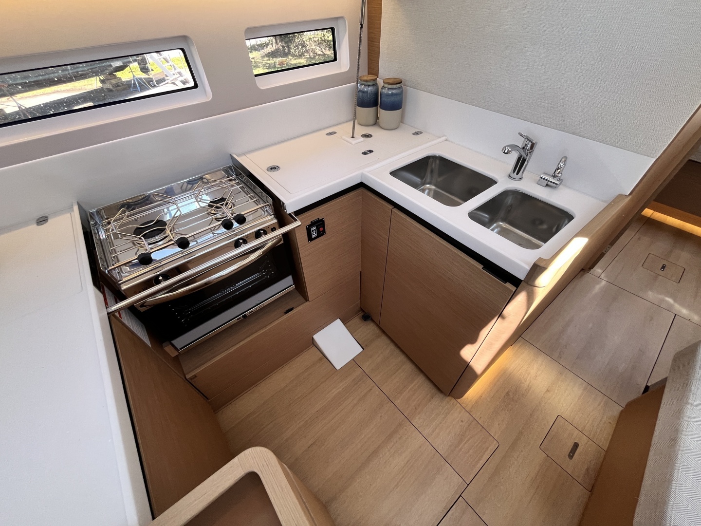 2025 Jeanneau Sun Odyssey 440 - Image 11