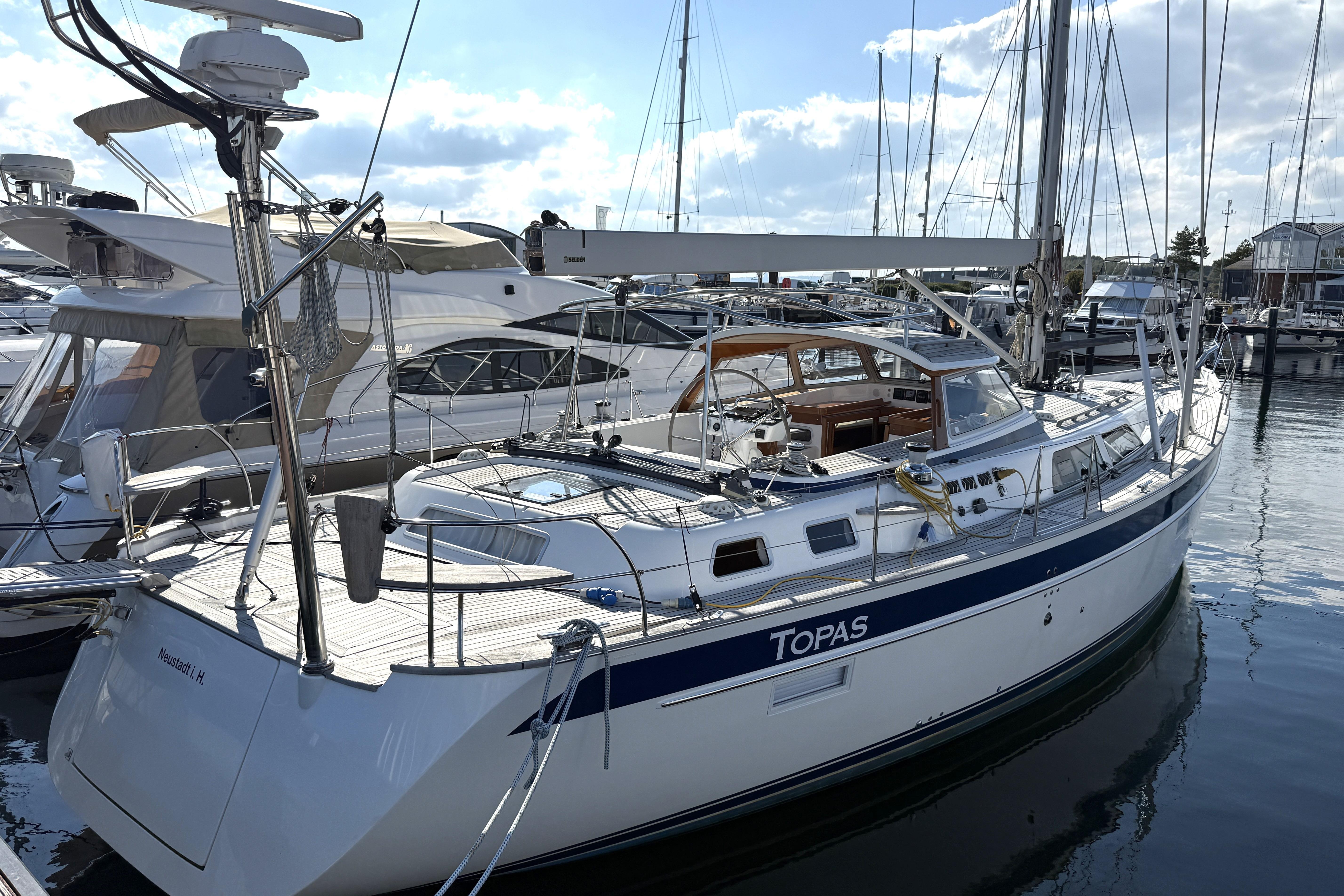 2016 Hallberg-Rassy 55