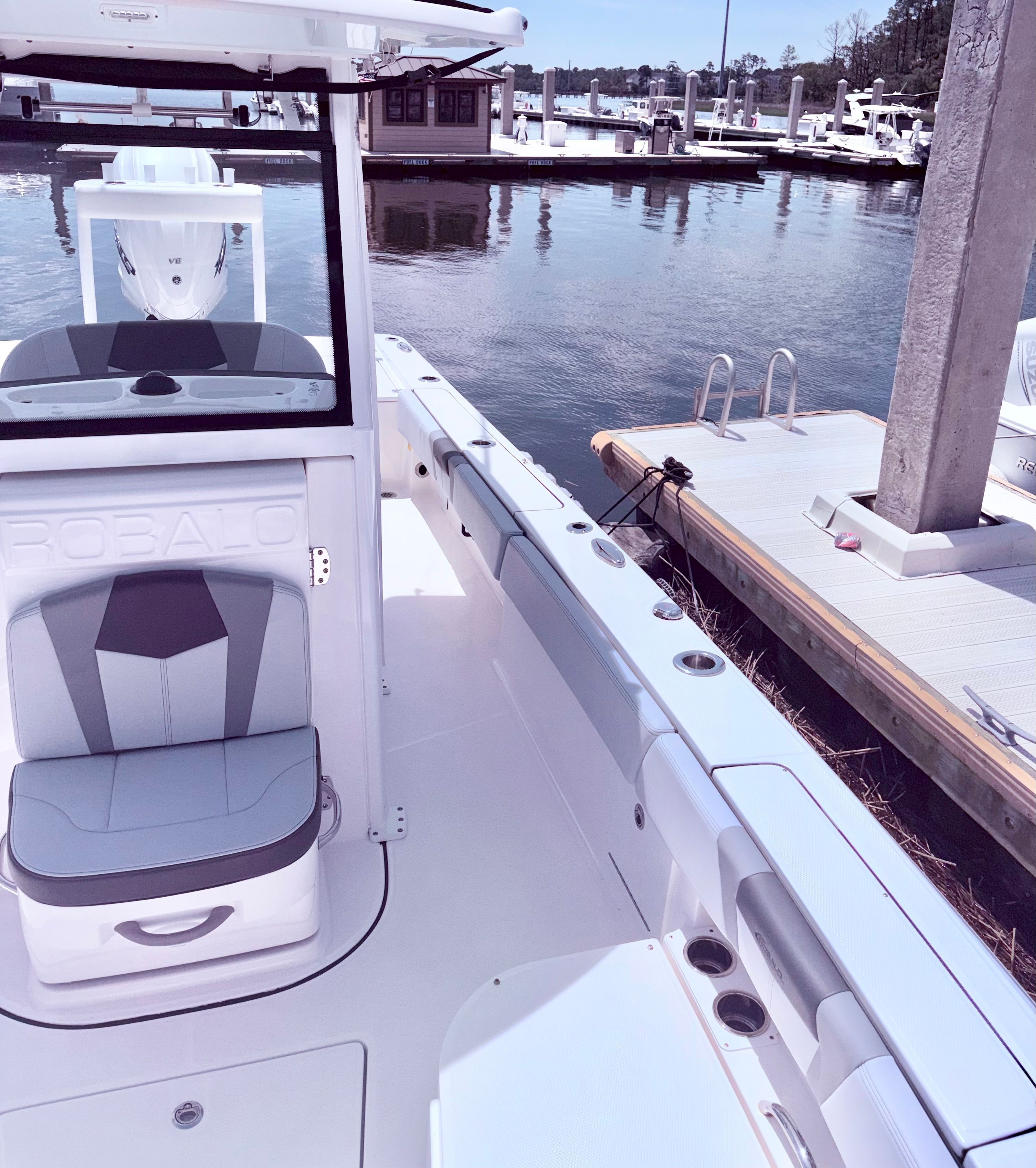 2025 Robalo 266 Cayman at dock, sleek design.