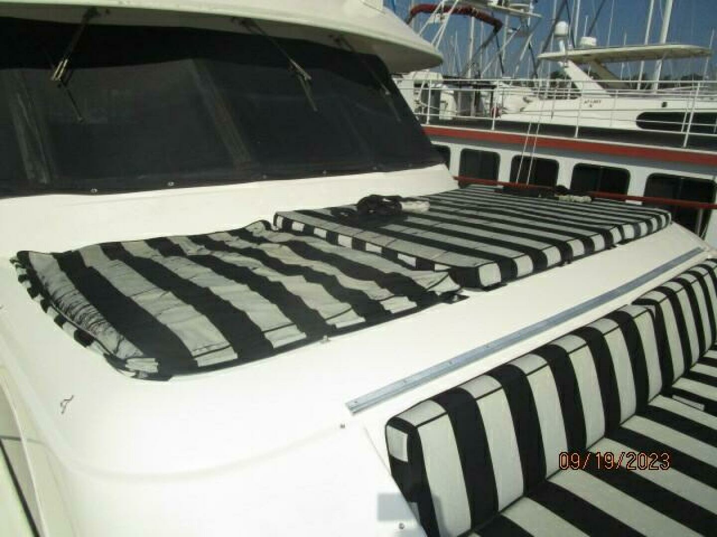 1986 Hatteras 63 CPMY - Image 8
