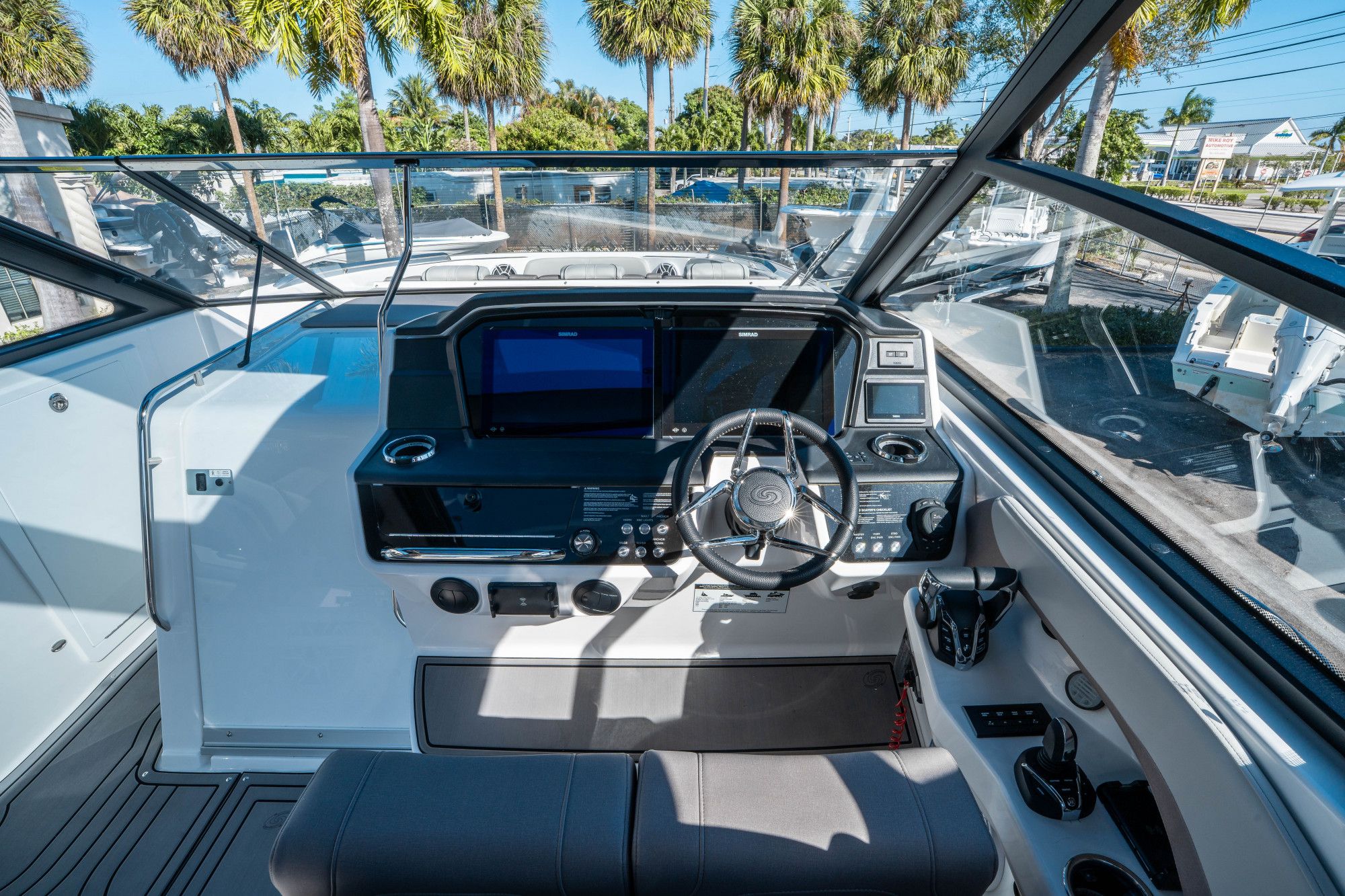 2026 Hurricane SunDeck 3200 OB - 18