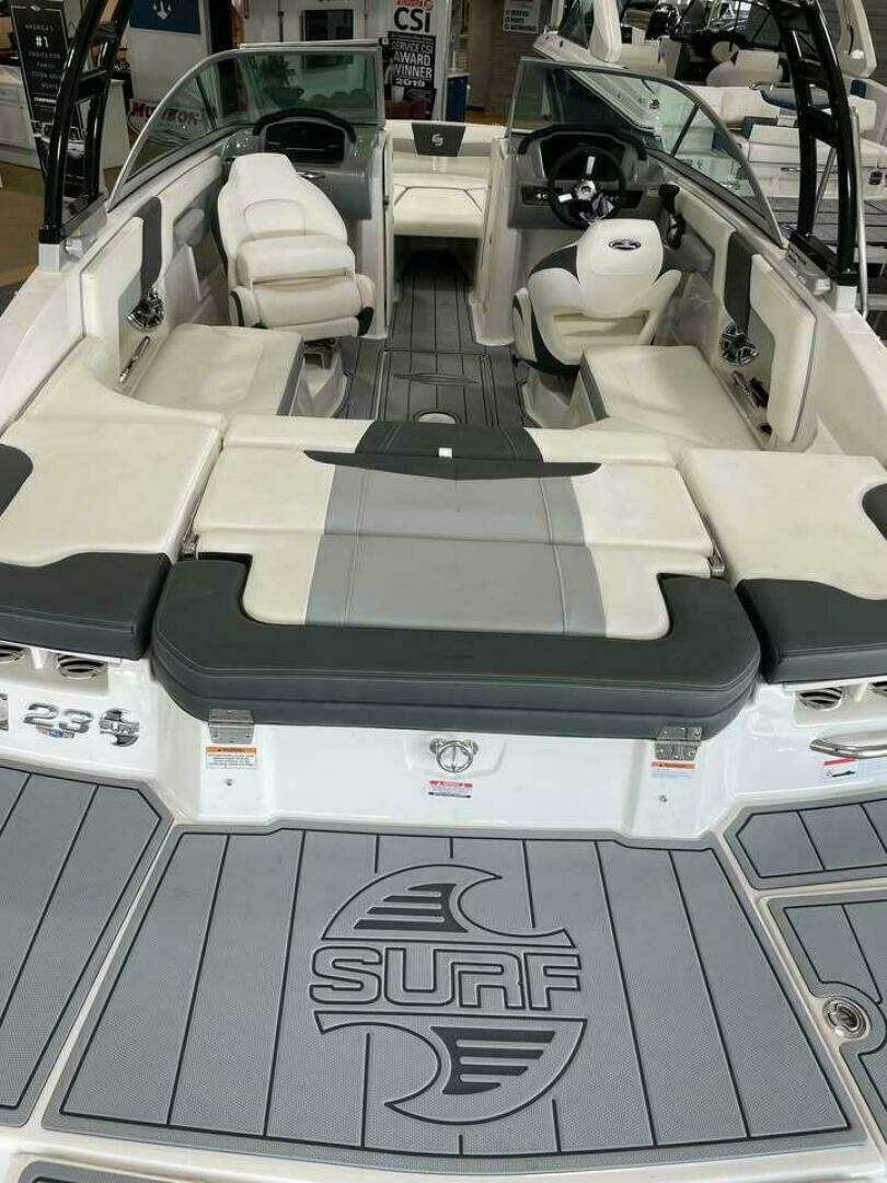 2022 Chaparral 23 SURF - Image 3
