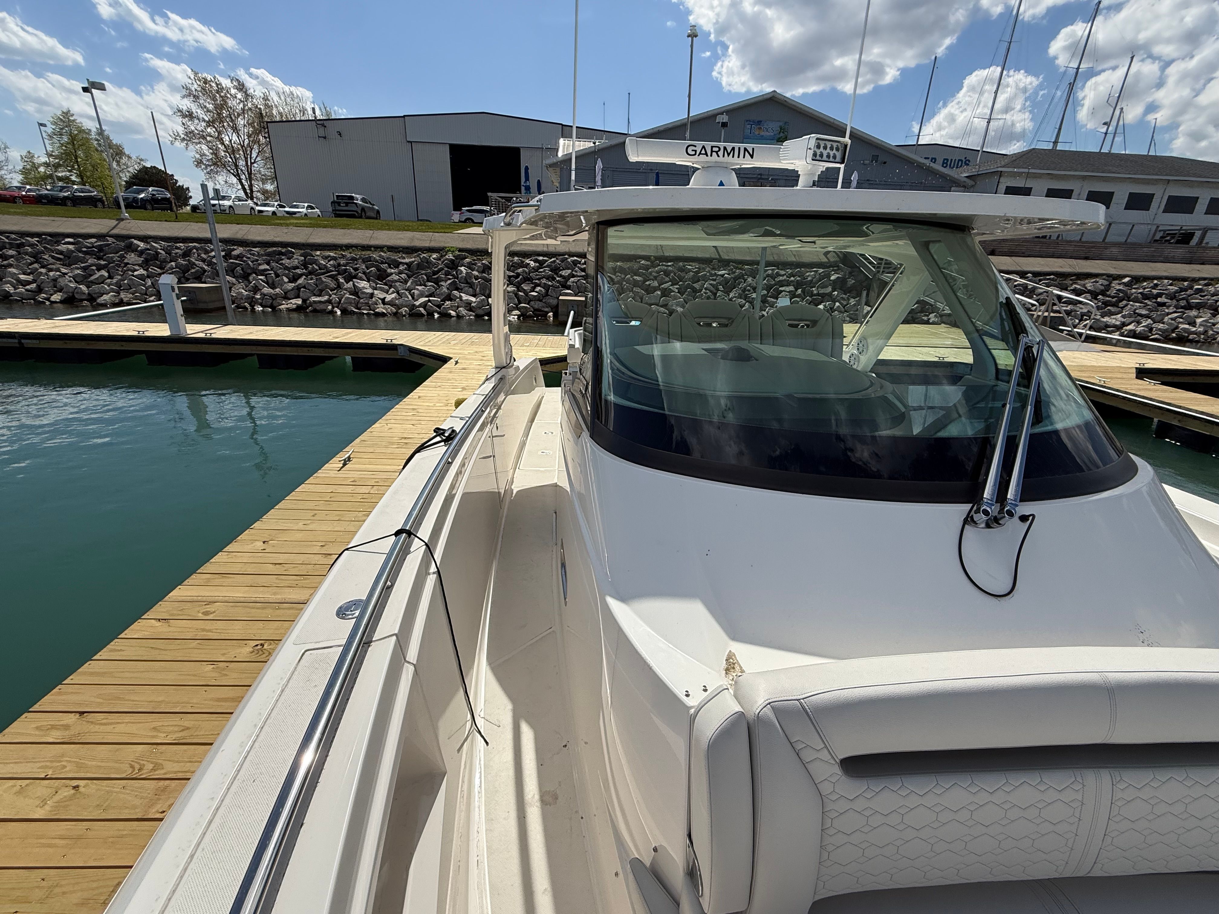 2024 Tiara Yachts 38 LS - 29