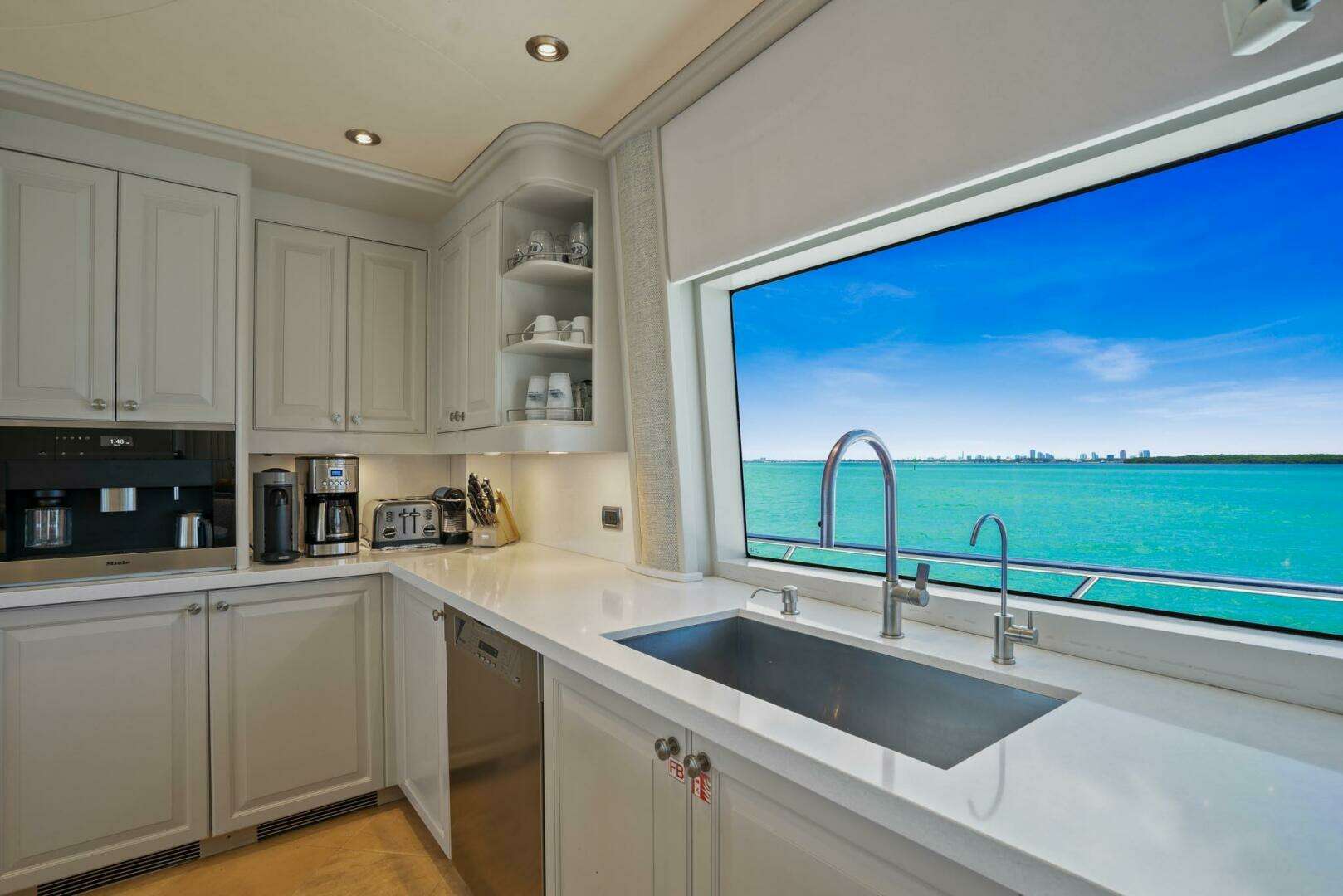 2004 Crescent Raised Pilothouse - Image 12