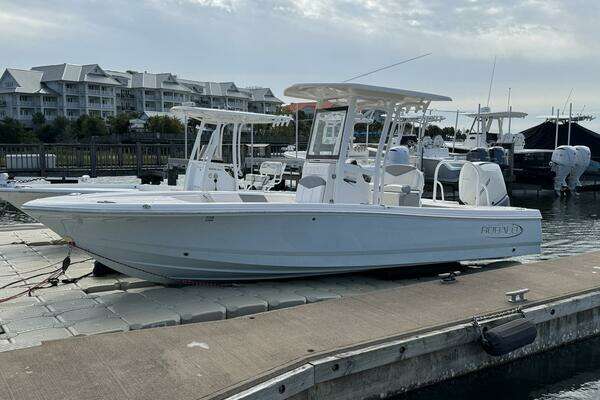 2021 Robalo 246 Cayman