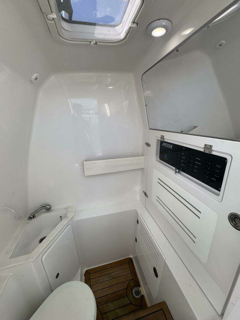 2024 Jupiter 38 HFS - Image 85