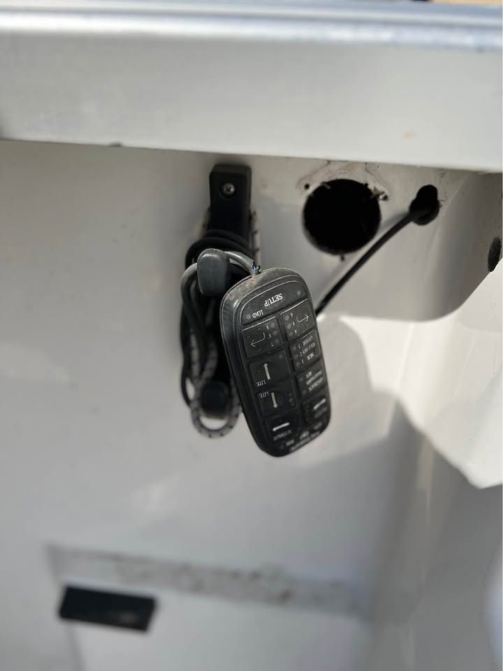 Remote control on a 1999 Bayliner 2452 boat.