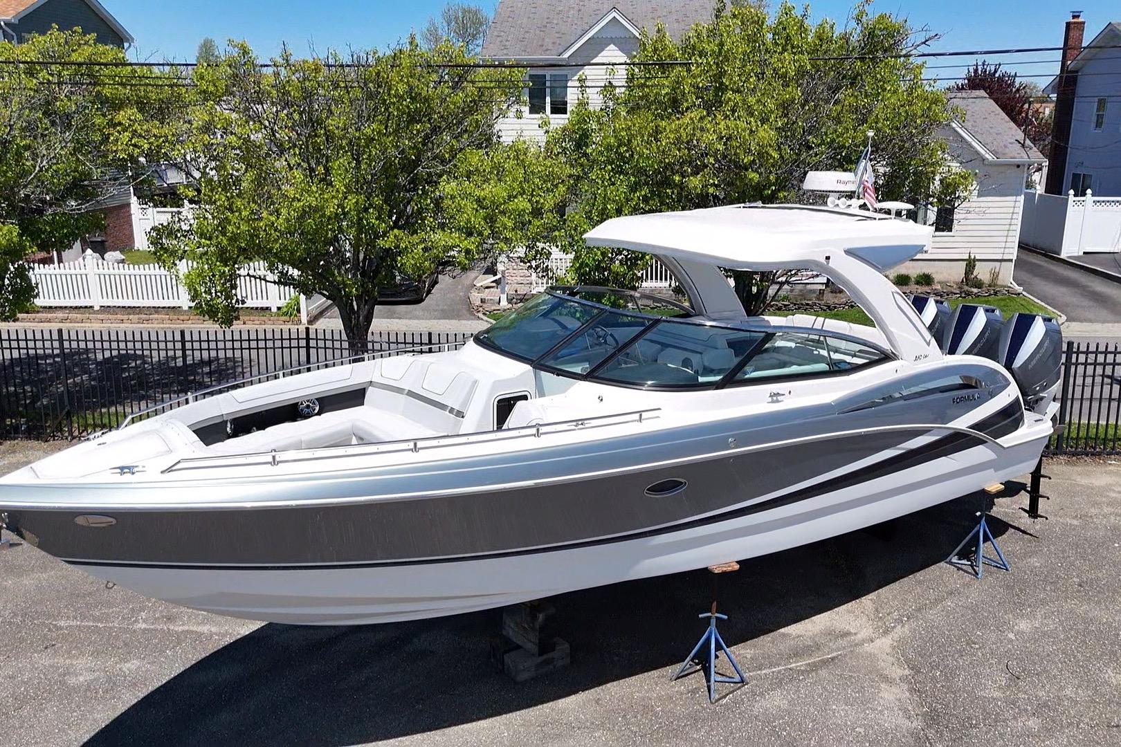2023 Formula 350 Crossover Bowrider OB