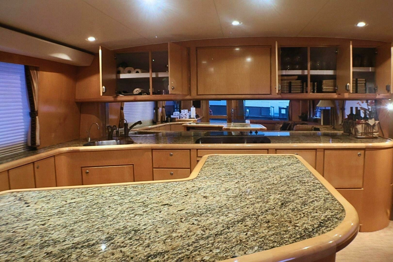2001 Donzi 73 Sport Yacht - Image 16